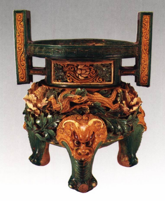 元至大元年琉璃雕花香炉　高39cm 北京故宫博物院